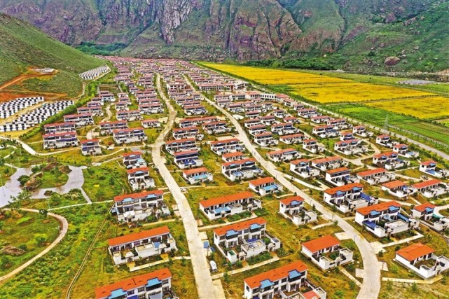 「中央媒体看西藏」西藏搬迁村里的新生