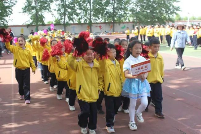 安阳外国语小学举行春季趣味田径运动会