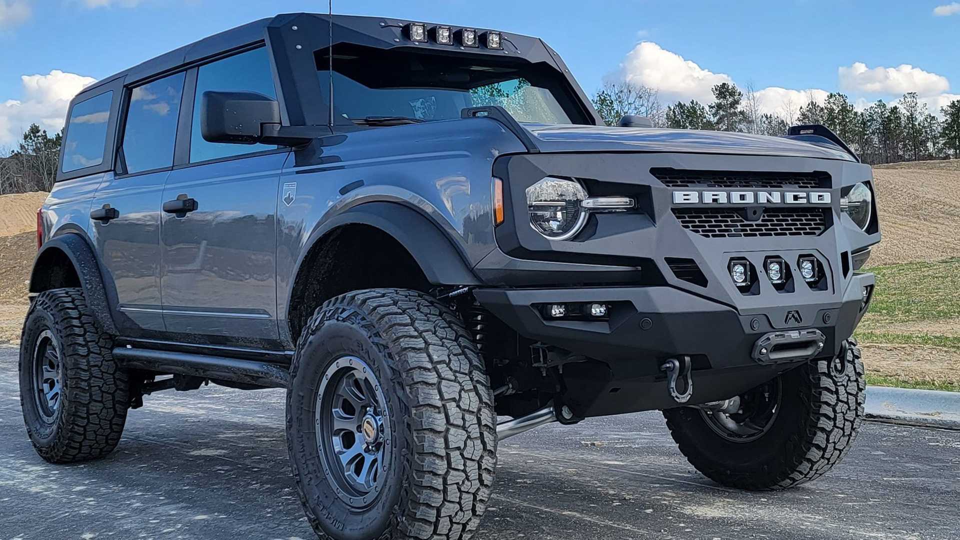 福特bronco爆改,坦克300车主可以学学,大家觉得是不是硬派十足