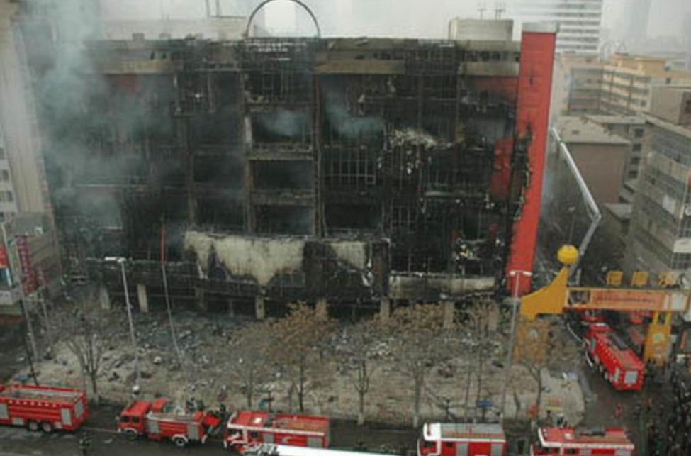 2000年洛阳东都商厦火灾纪实:309人遇难,总经理未及时报警就跑