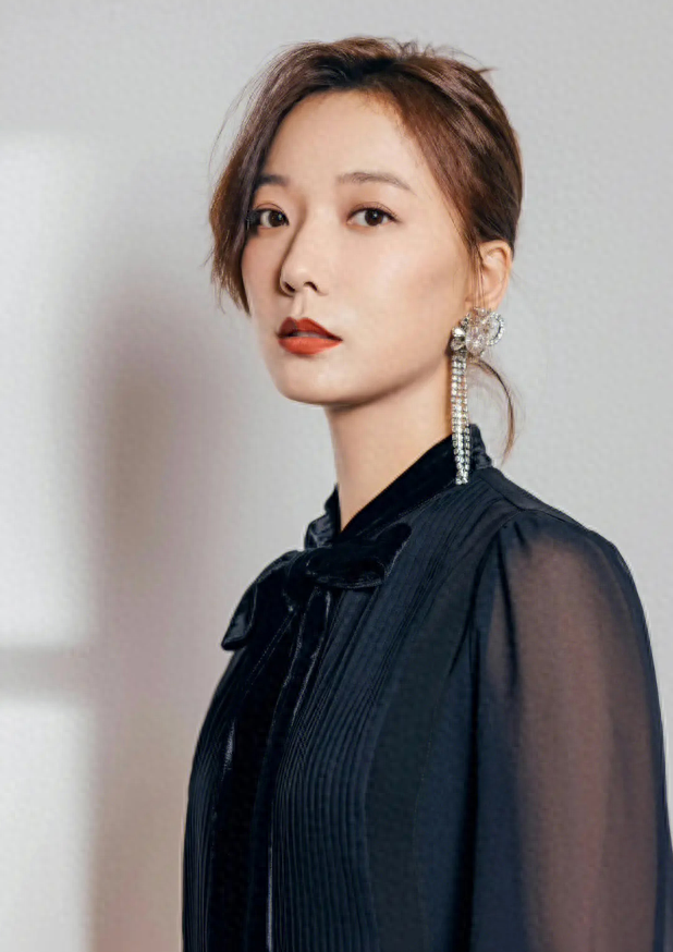 想红的野心写在脸上却立淡如菊的人设39岁的王珞丹醒醒吧