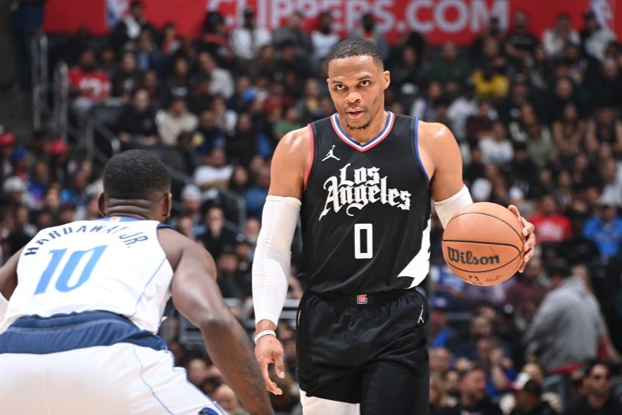 快船大胜独行侠!乔治25 9威少末节12分 东契奇欧文56分孤立无援