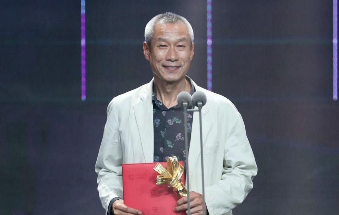 "双料影帝"刘佩琦,一生无绯闻,妻子是圈外人士,如今过得怎样