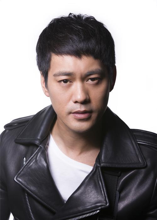 "李小龙"扮演者陈国坤,淡出娱乐圈,迎娶黑道千金!