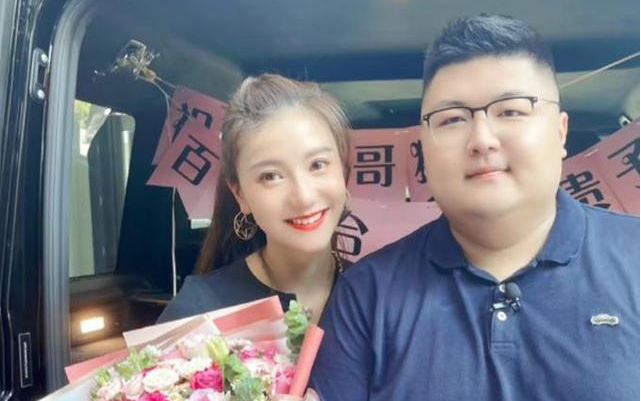 靠绯闻而吸粉3000万,惹痞幼,聂小雨互相争夺,猴哥家庭背景曝光