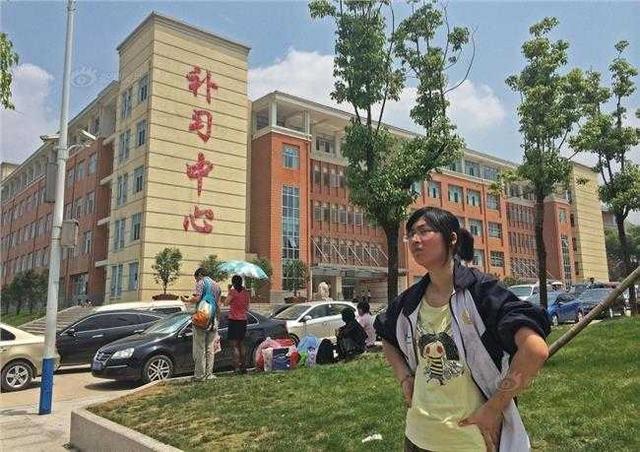 毛坦厂中学"遇冷",1万考生仅一人进入985大学,究竟是咋回事?