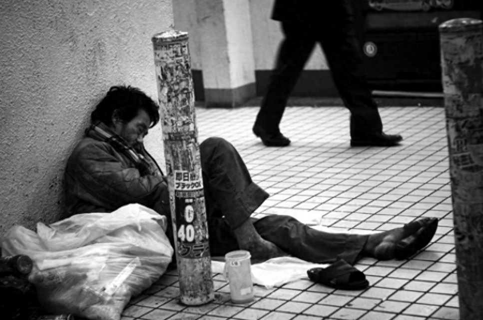 上海近郊内情一直没能告破的灭门惨案,一直是派出所警员心中一根刺.