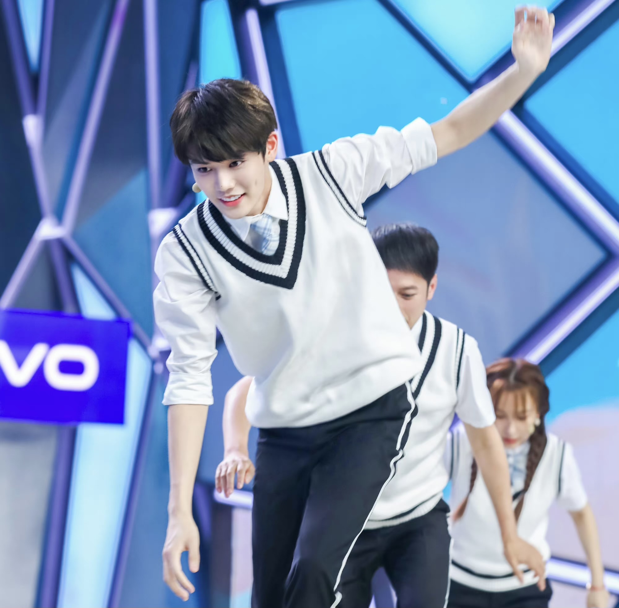 林彦俊被前女友爆料嫖娼,工作室否认,《偶像练习生》快塌完了