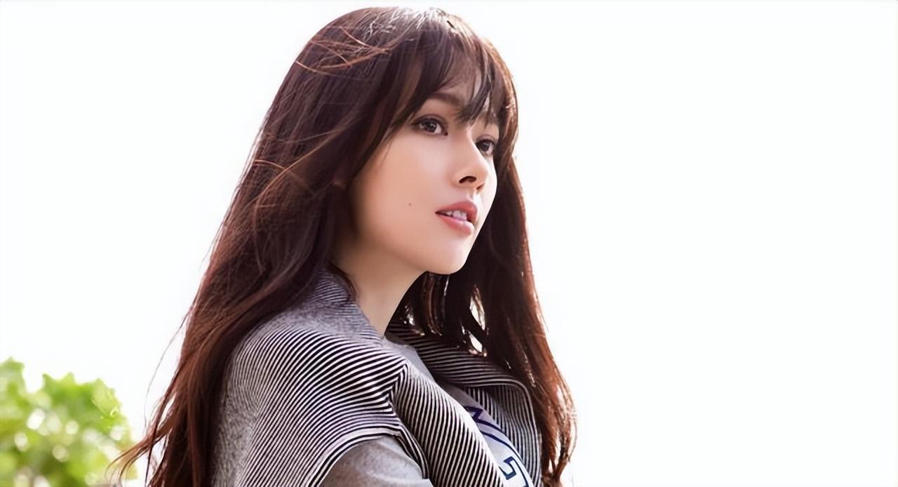 偶遇郭碧婷向太游乐场陪娃,2岁小奶黄软萌可爱,郭碧婷身材臃肿