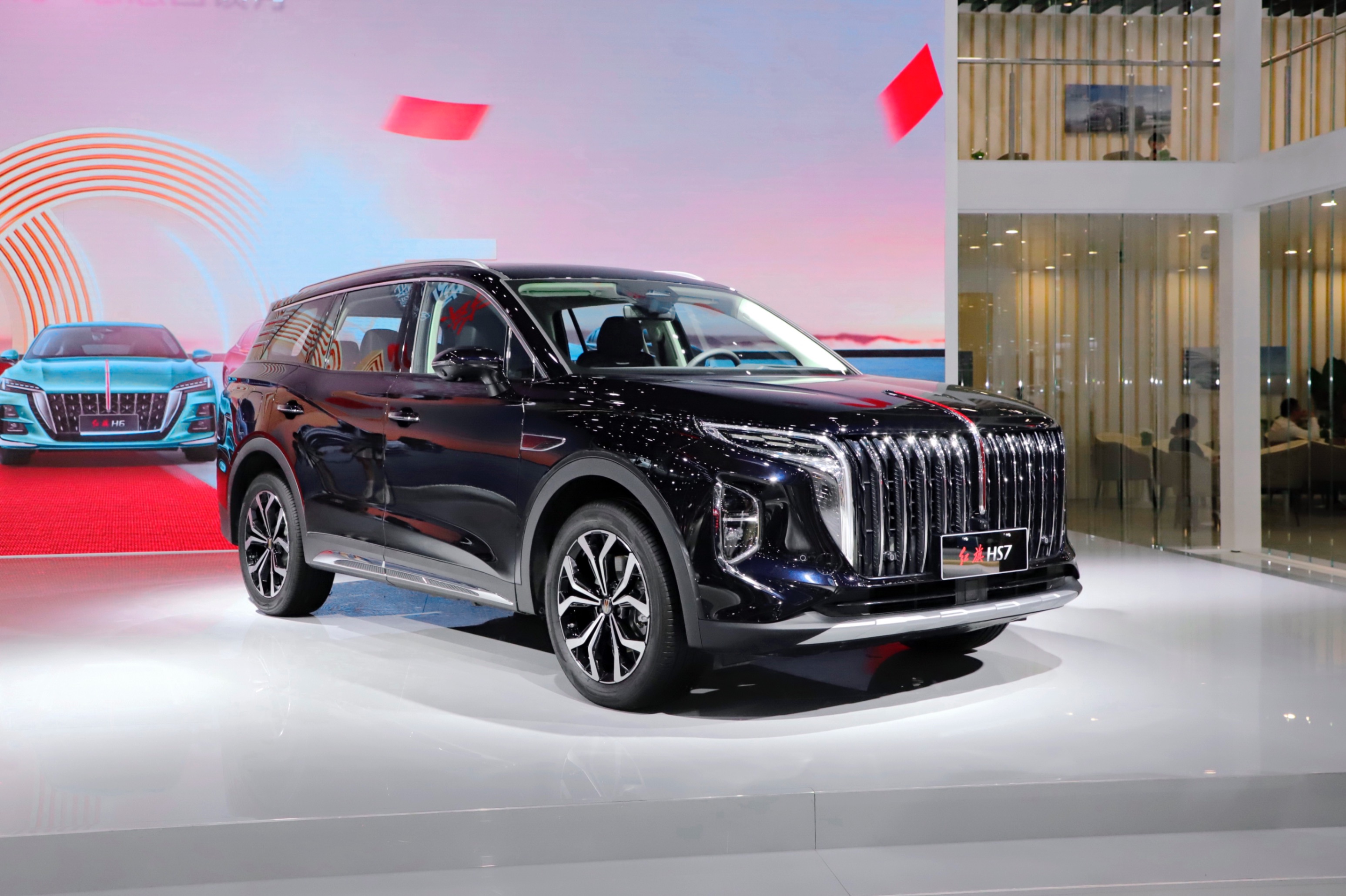 红旗新款suv18万hs7图片