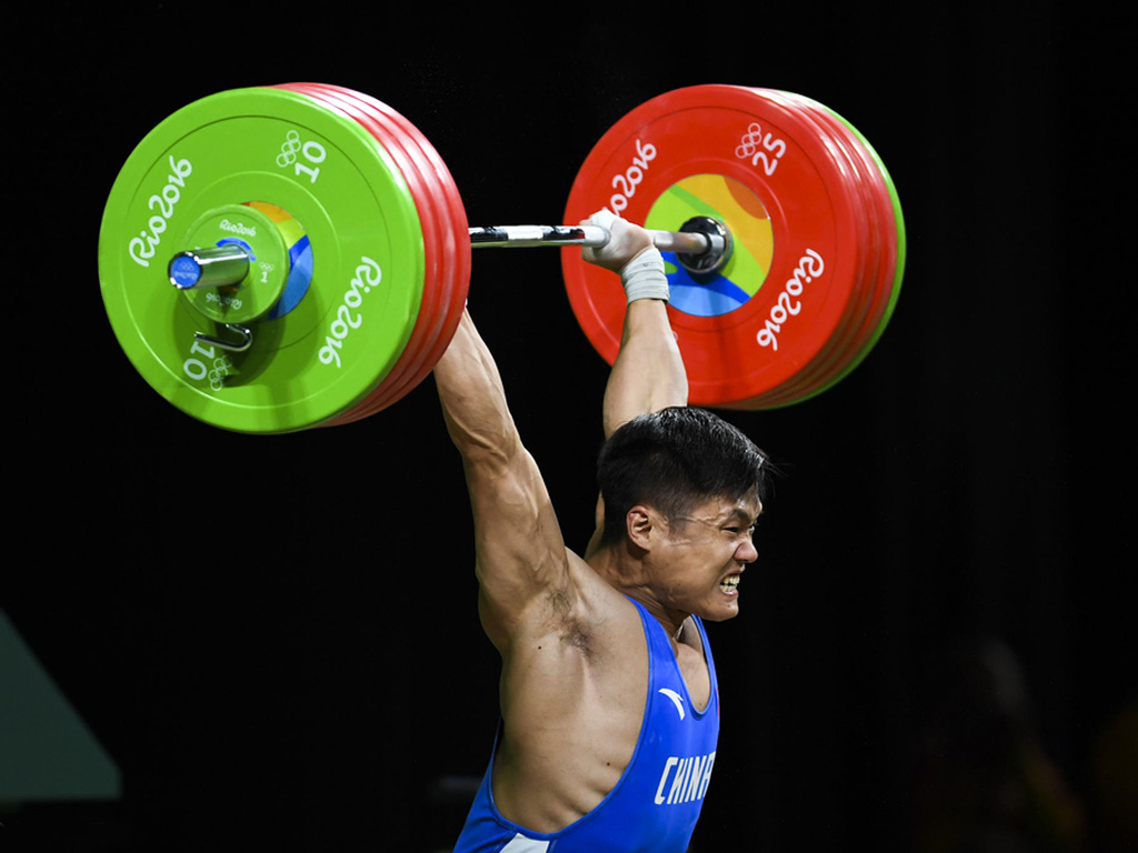 太精彩了!男子81公斤级举重,吕小军夺冠,背后故事有如拍电视剧