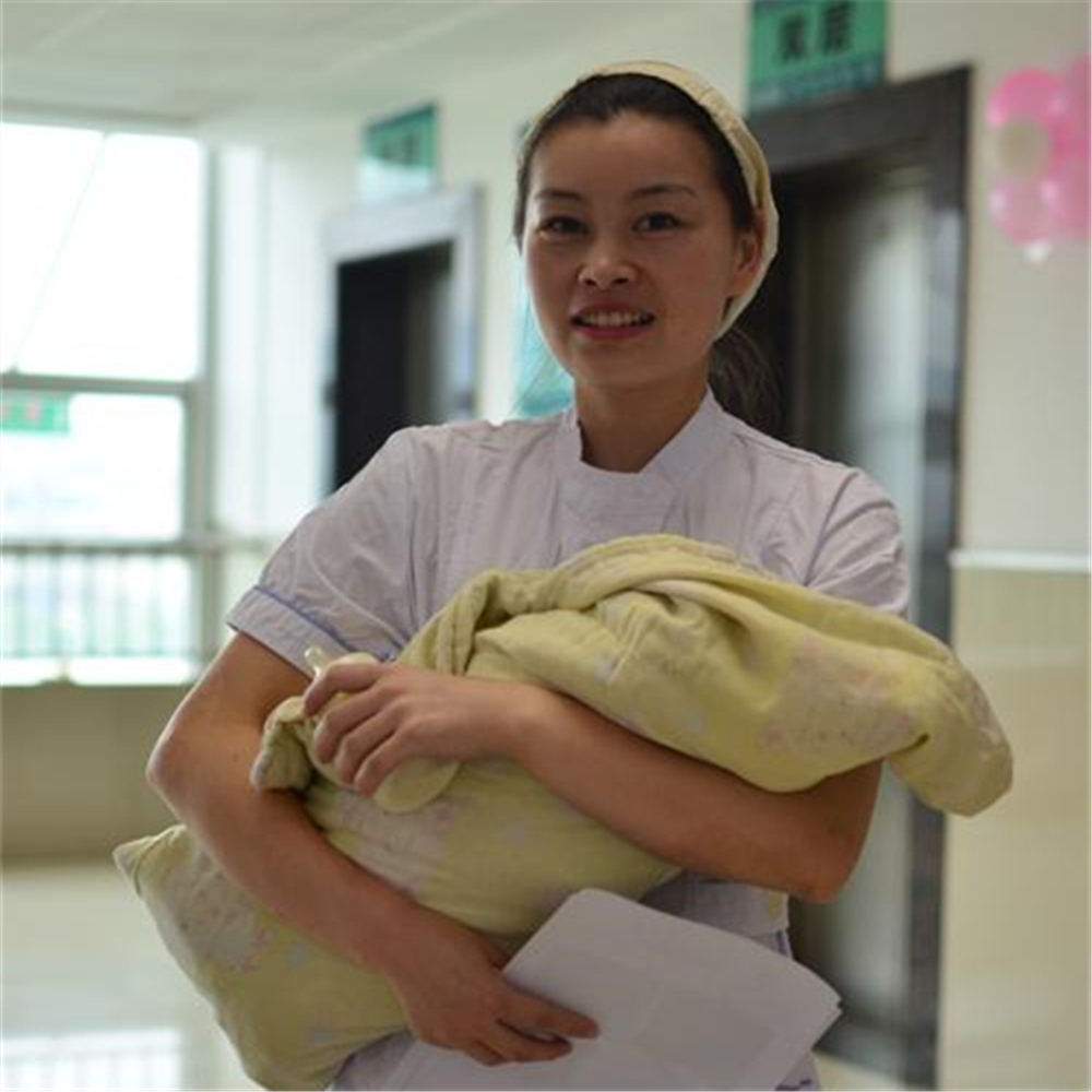 新生儿有无必要包襁褓?包对助眠好处多,手法有误容易伤骨骼