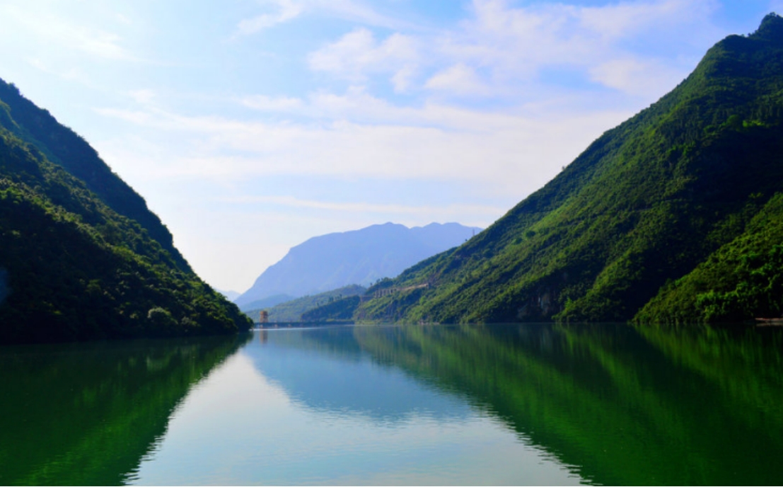芙蓉江风景名胜区,位于长江支流,鸟江右岸的芙蓉江流域