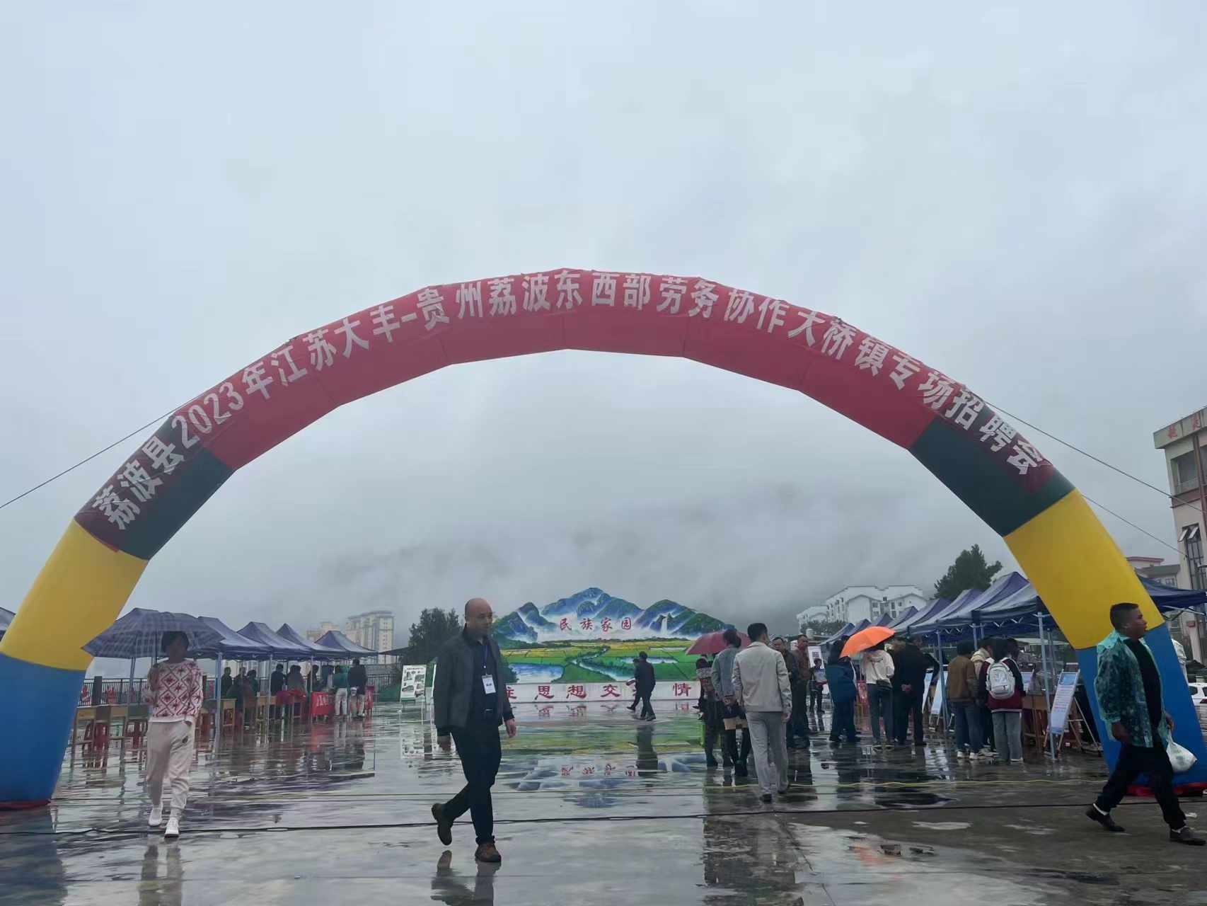 江苏盐城大丰区大桥镇组队远赴千里为企业招工