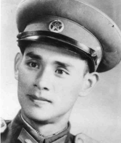 开国大典时,粟裕特意带了一位24岁的年轻人,此人是谁?有何来历