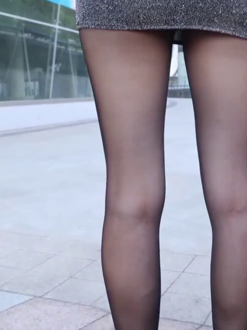 jennie穿肉色紧身洋装曝光真实身材