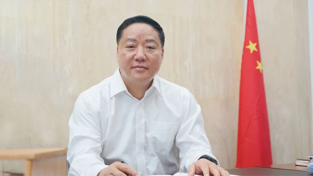 省生态环境厅党组书记,厅长贺泽群在《中国环境报》发表署名文章:奋力