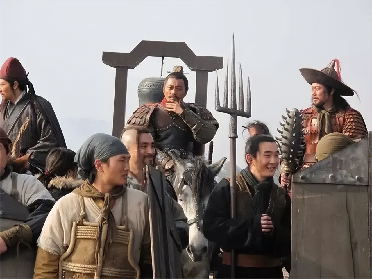 征讨完方腊后,鲁智深暗示好汉们离开宋江,仅6人听懂得以善终