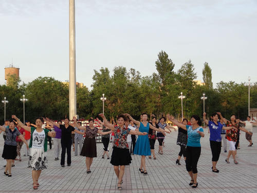 农村跳广场舞图片图片