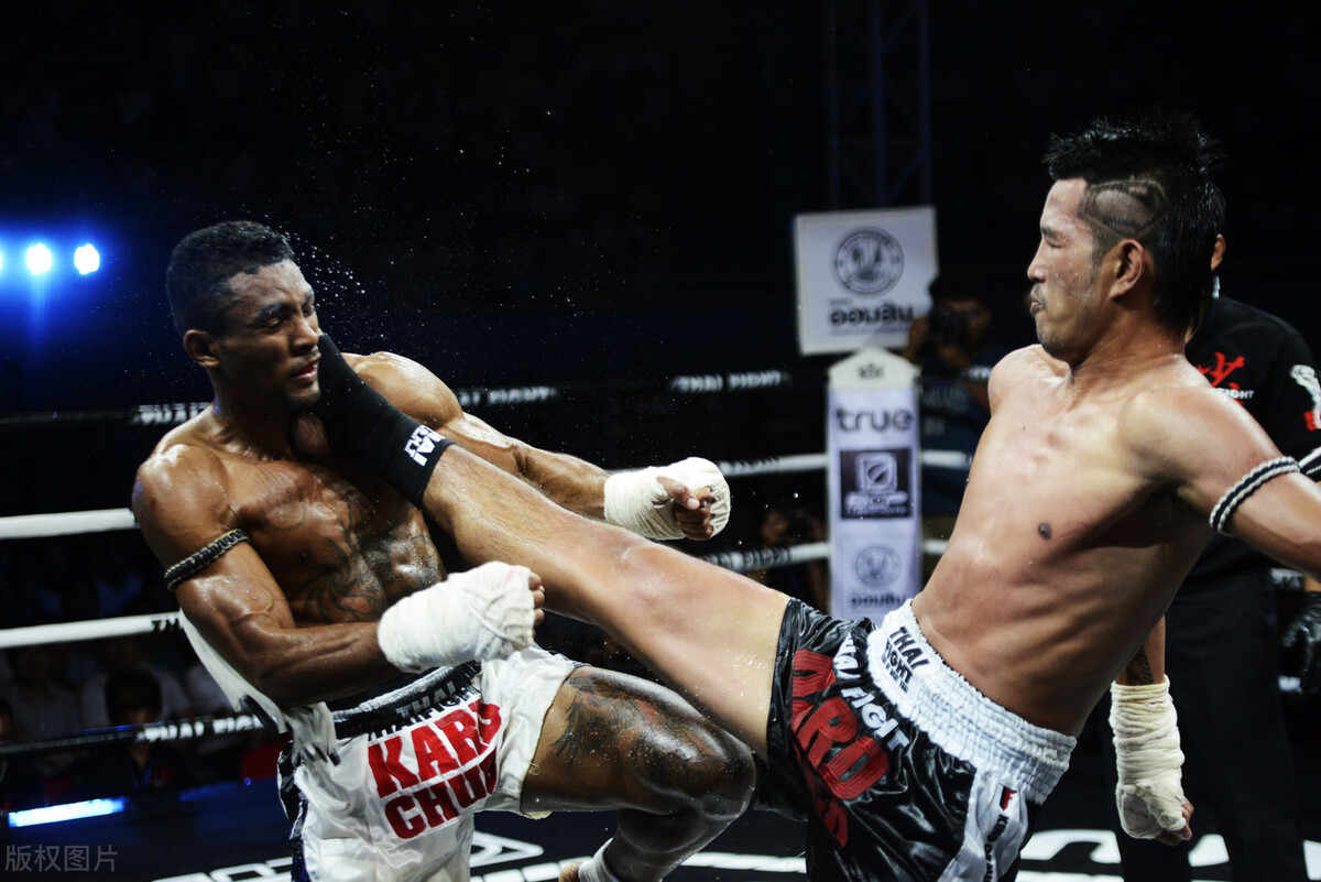 泰拳扫踢脚背威力大还是胫骨威力大