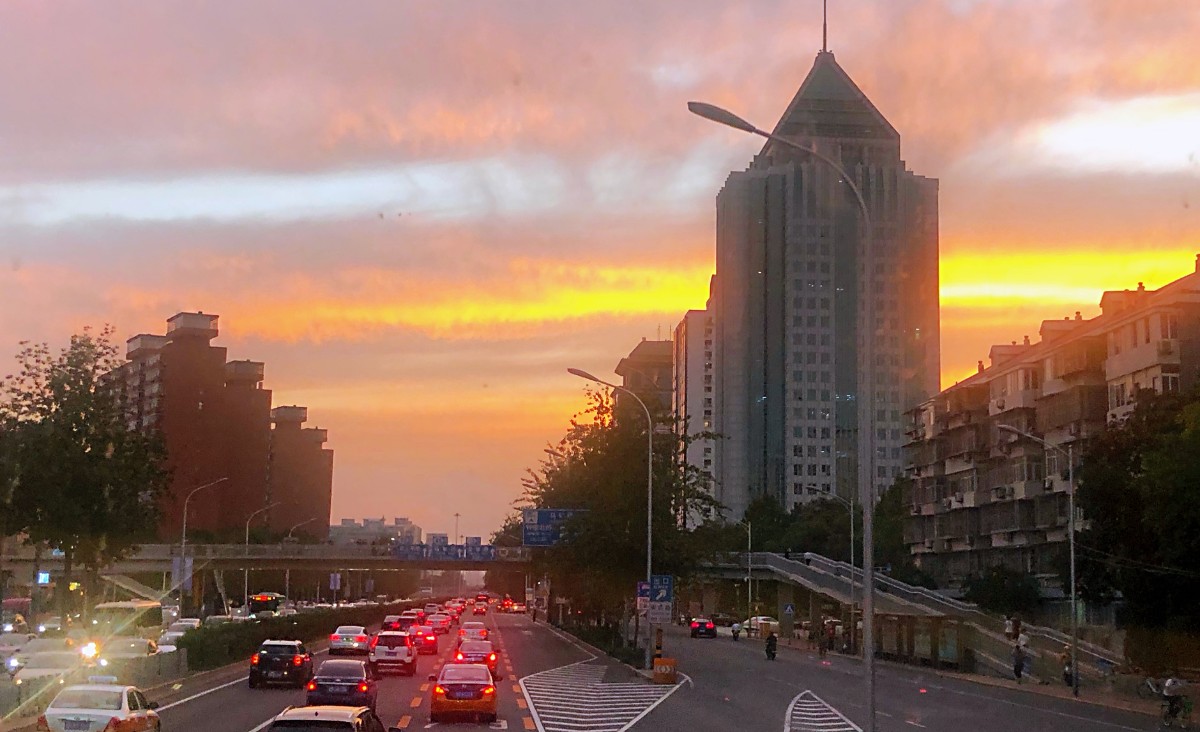 北京晚霞|“北京条状七彩晚霞”上热搜，美得像油画！你看到的是啥颜色？