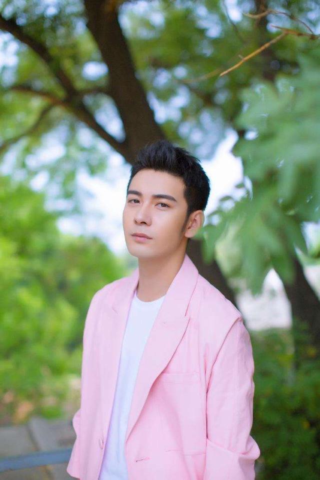陈星旭也要下海演耽改了,网友吐槽拍一部谈一个,拍耽改是不是