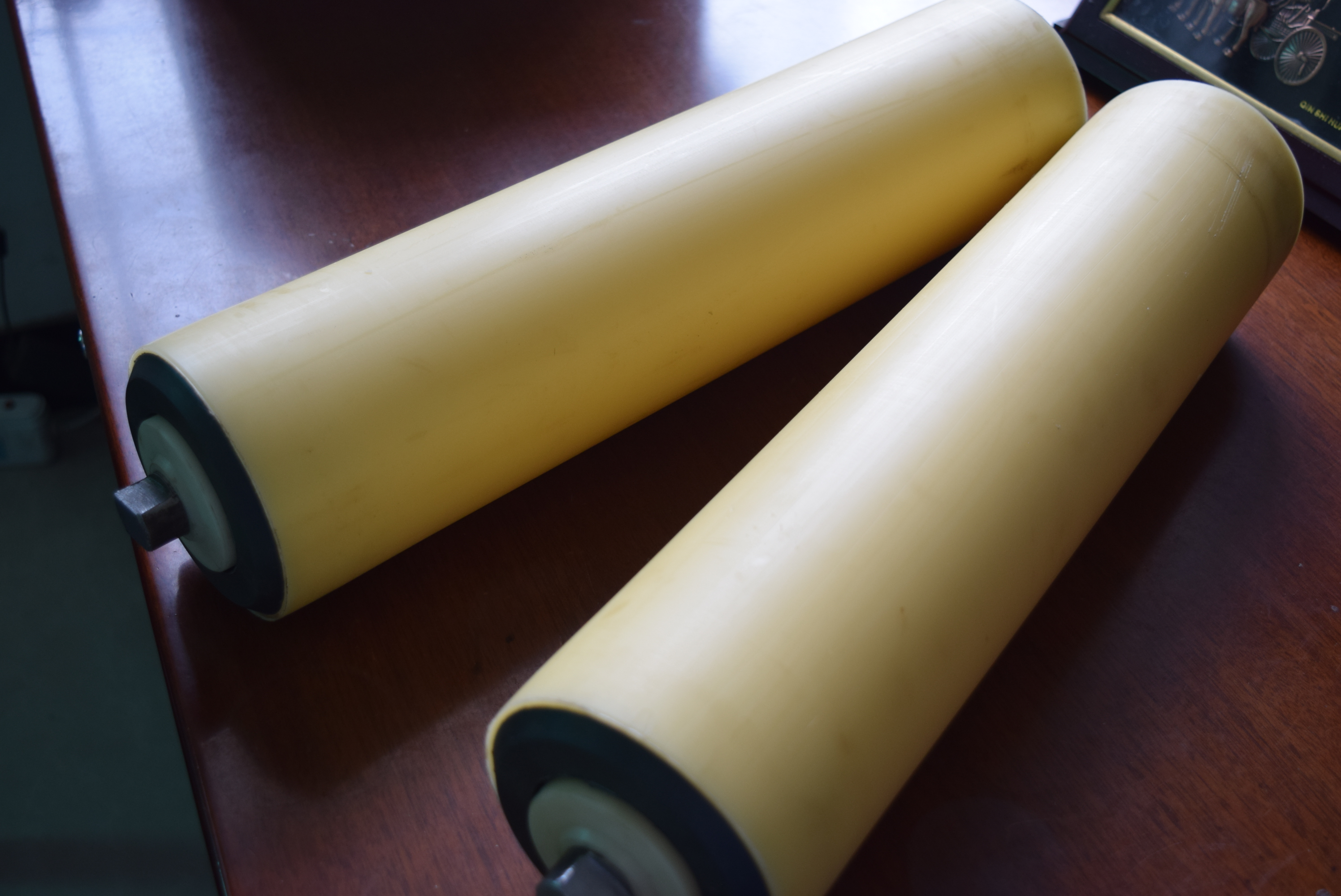 普通托辊,尼龙托辊对比,内行人看这几点就够了