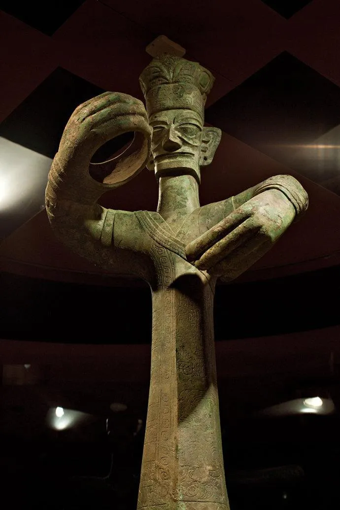 三星堆和外星人有关?为什么有人会联想到外星人?图案代表什么?