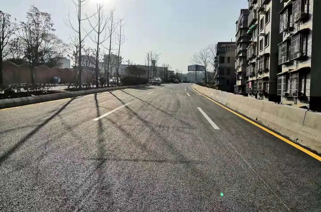 贵州双龙项目兴业北路（二期）道路顺利通过交工验收