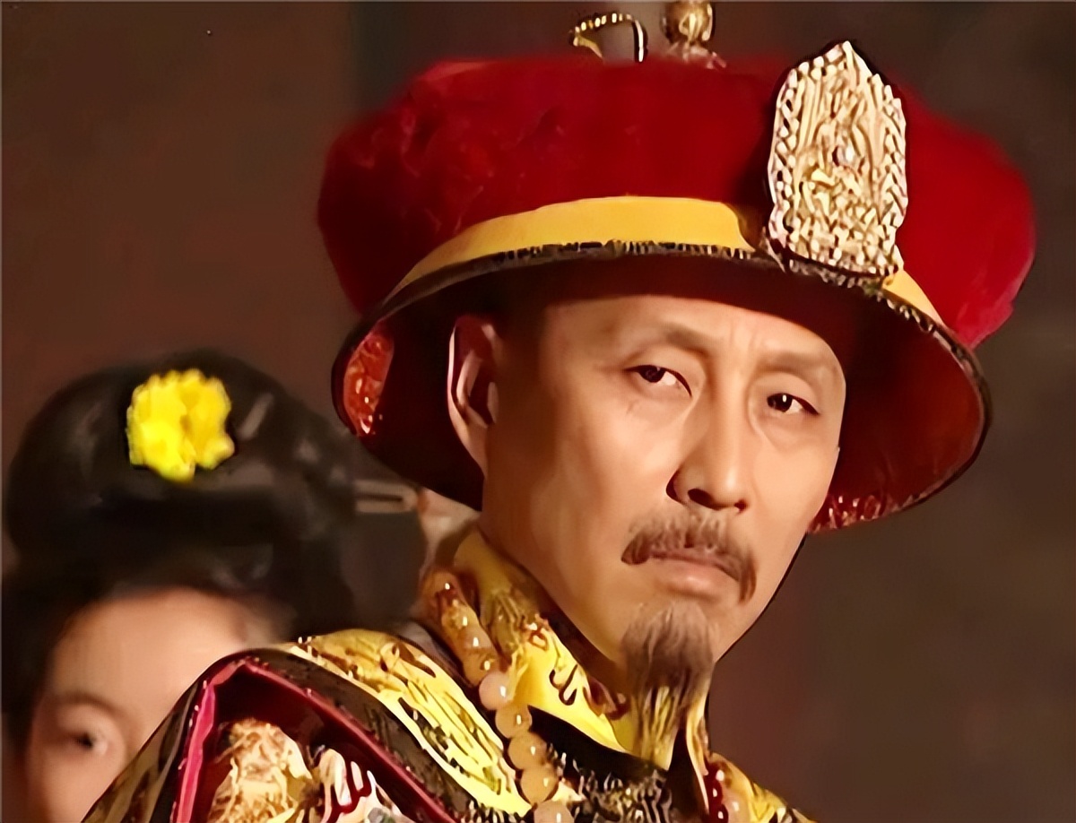 康熙身高多少?有的说一米八,有的说一米五,他的衣物可作参照