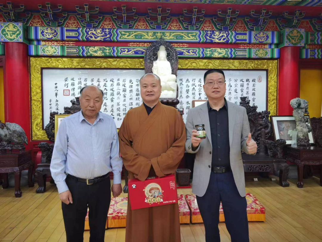 安徽省新疆商会一行走访九华山佛教圣地