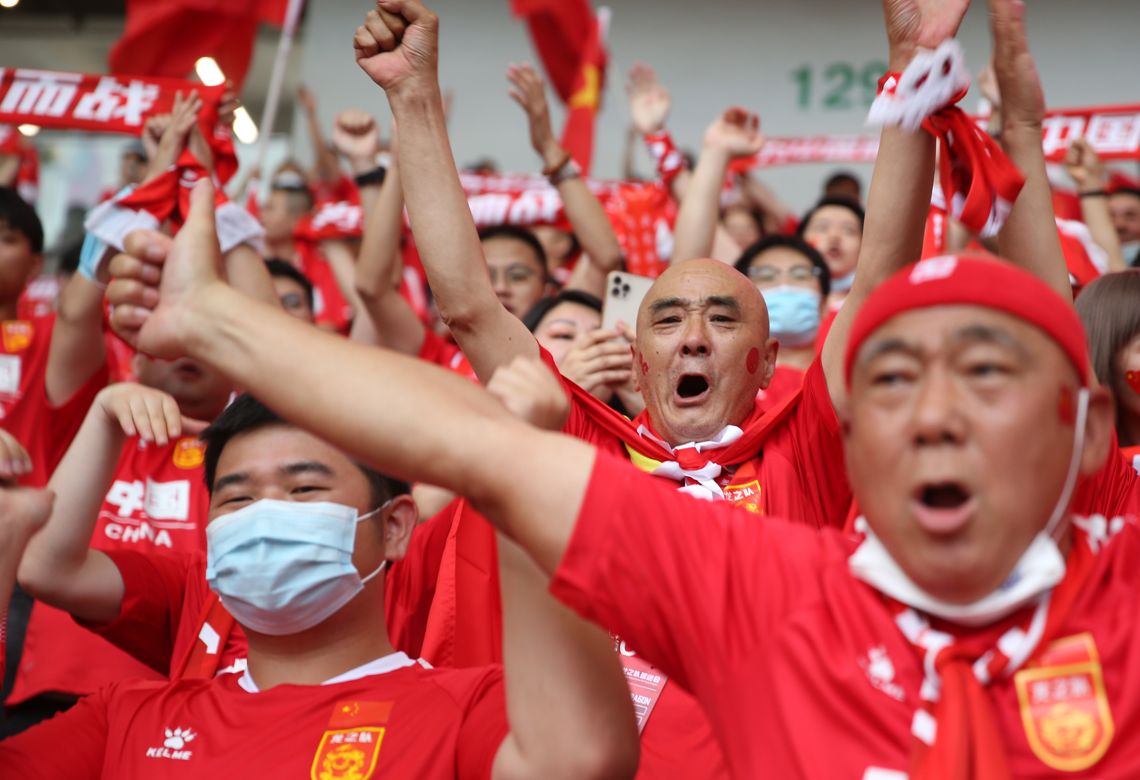 足球——世预赛:球迷助阵中国队