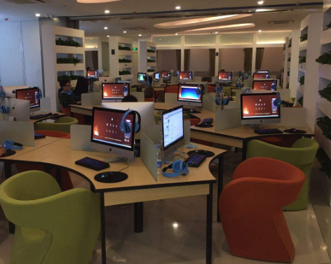 网吧逐渐改成了网咖,为何去的人还是那么少?美女前台说出原因