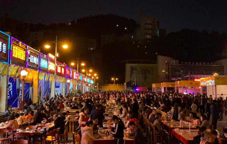 明晚7点半,免费请你到心连心广场吃烤鱼!