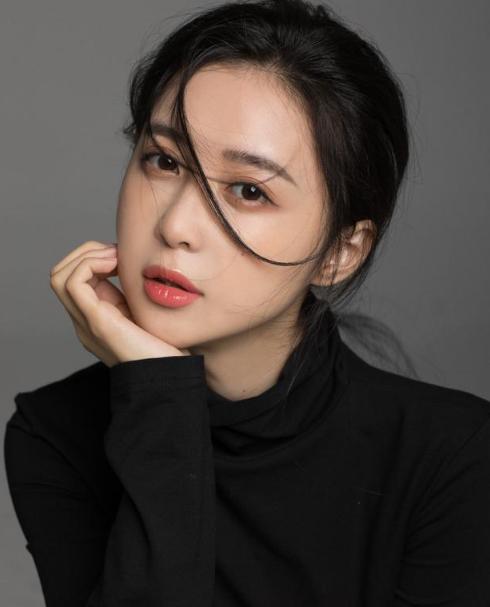 潘玮柏小娇妻晒自拍照,小腹疑似凸起,网友:美女是怀孕了吗?