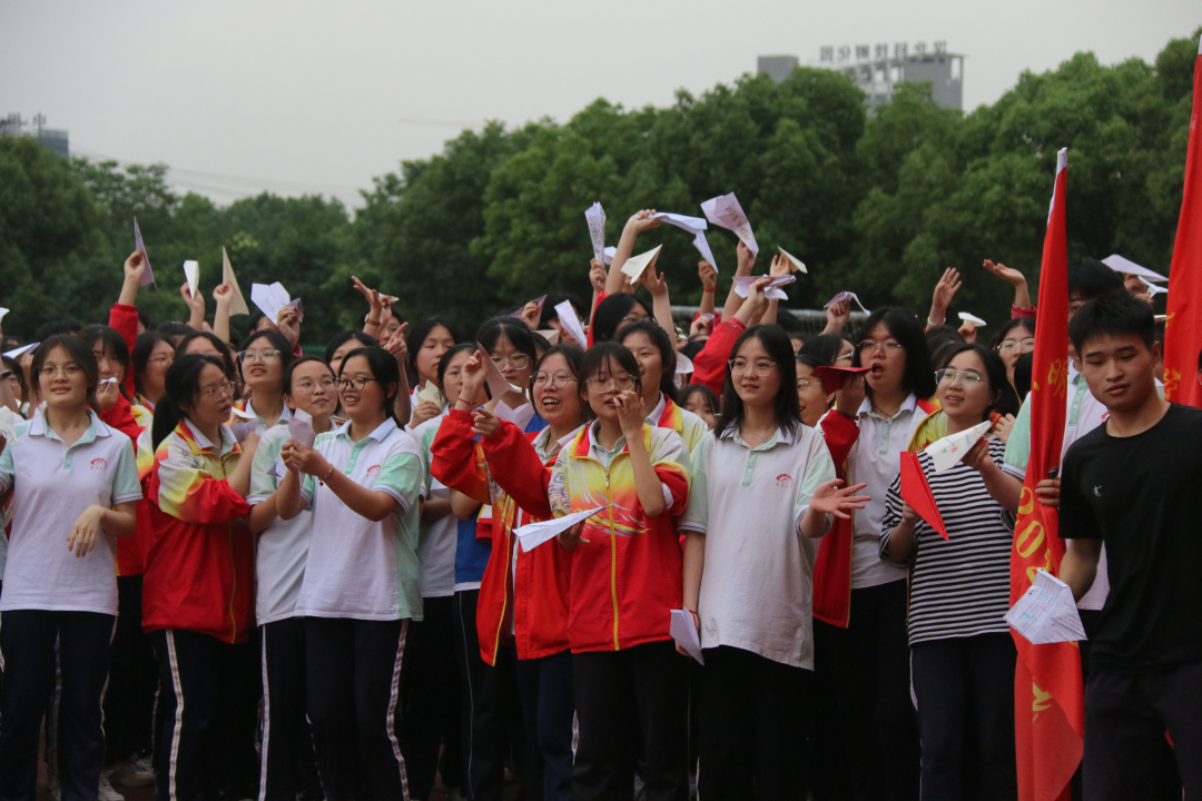 襄阳五中举行2023届高三年级"放飞梦想 再创辉煌"趣味运动会!