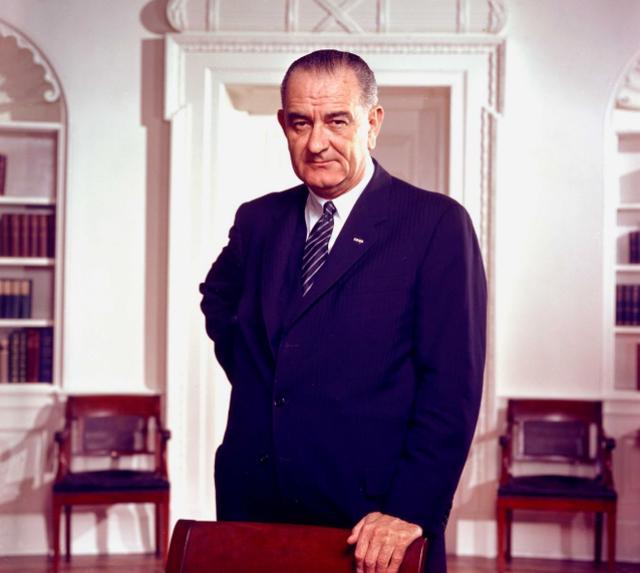 尘封60年的真相:肯尼迪被当众刺杀,为何至今无人敢深入调查?