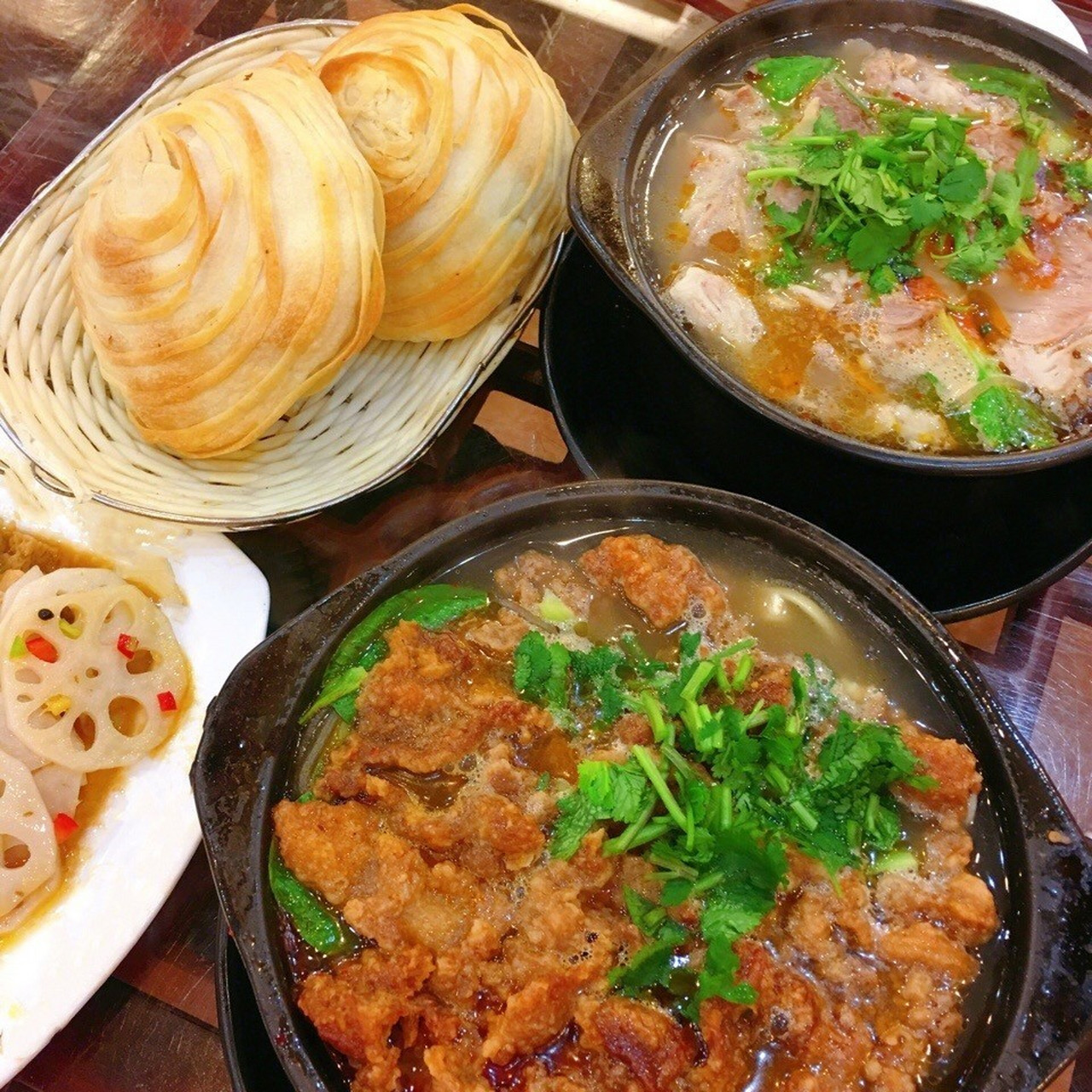 郑州美食探店,溢香苑瓦罐(交通路店 小时候总是在家门口楼下的夜市摊