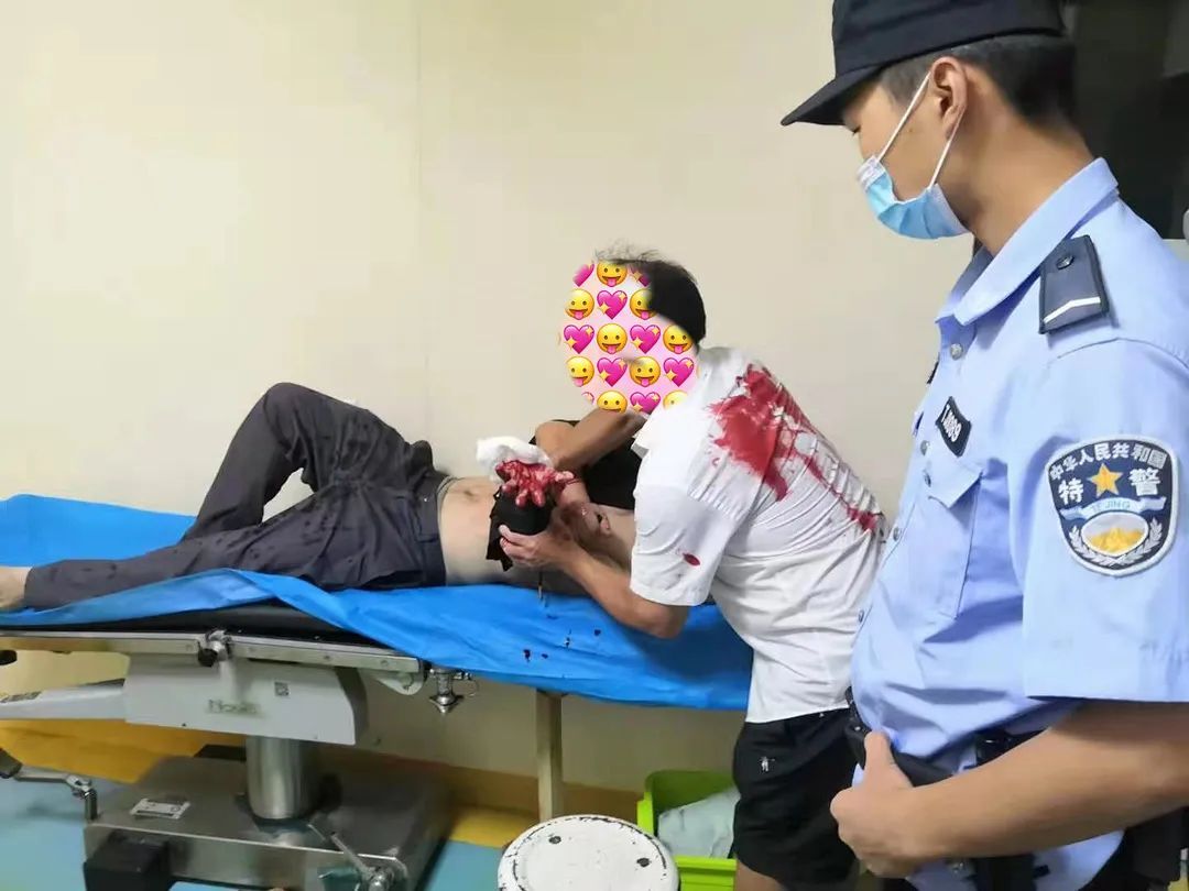 浔阳公安特巡警巡逻途中救助手腕断裂大出血受伤群众