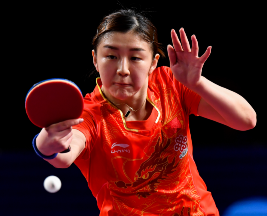 女乒陈梦夺冠后发表感言,遭马琳皱眉挡话筒暂停,网友夸赞拦的好