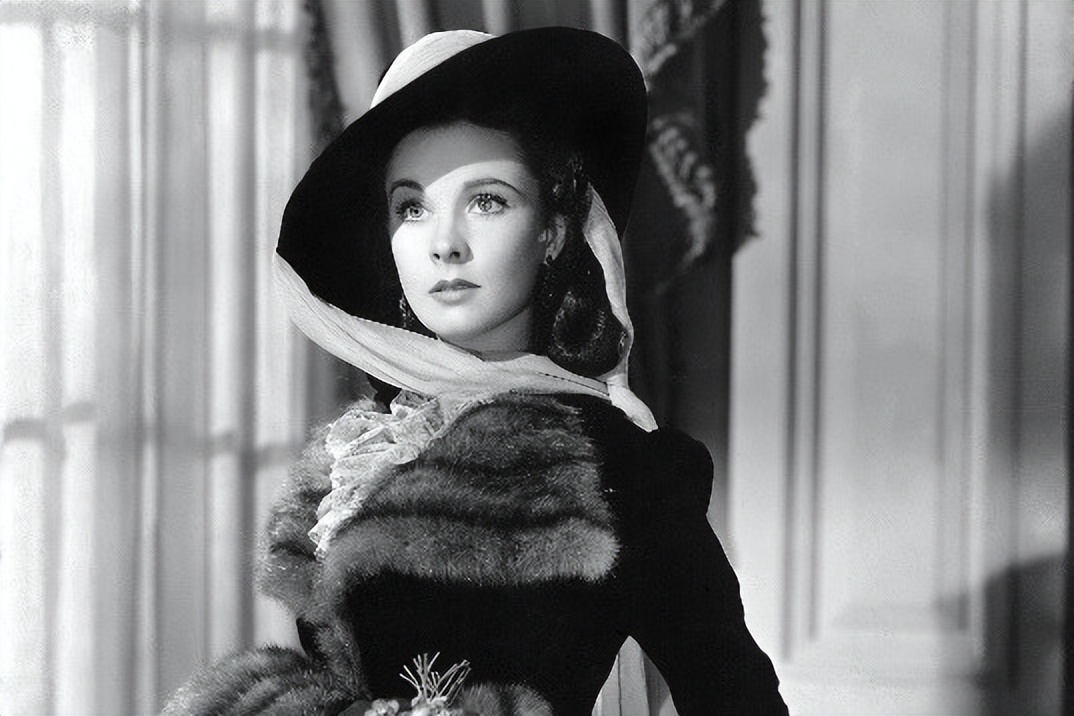 汉密尔顿夫人:英伦第一美女,贵族的玩物,嫁61岁伯爵,孤独死去