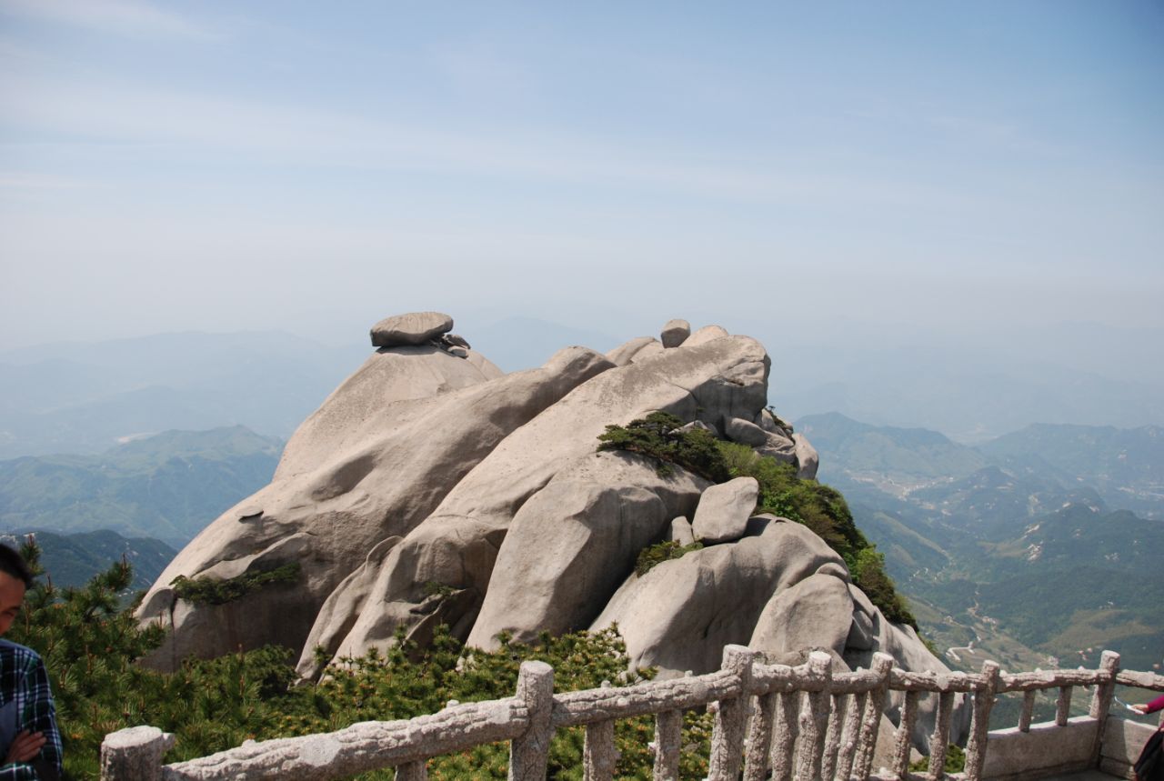 飞来峰景区游玩攻略:探秘自然与文化的完美融合