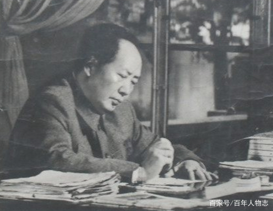 59年毛主席登庐山写了首诗，郭沫若看后给主席写信：这诗有点瑕疵