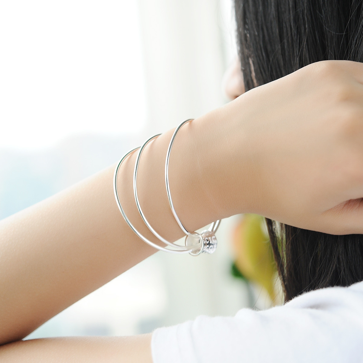 女人长期戴"银手镯",真的对身体有好处吗?不妨了解下