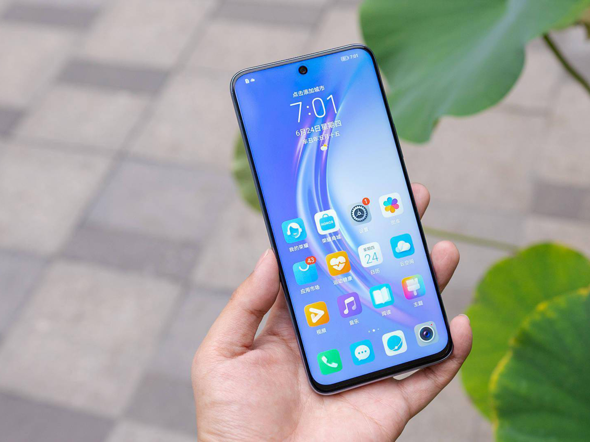 重获新生的荣耀再发新机,x系列终于更新,网友却说:快跑!