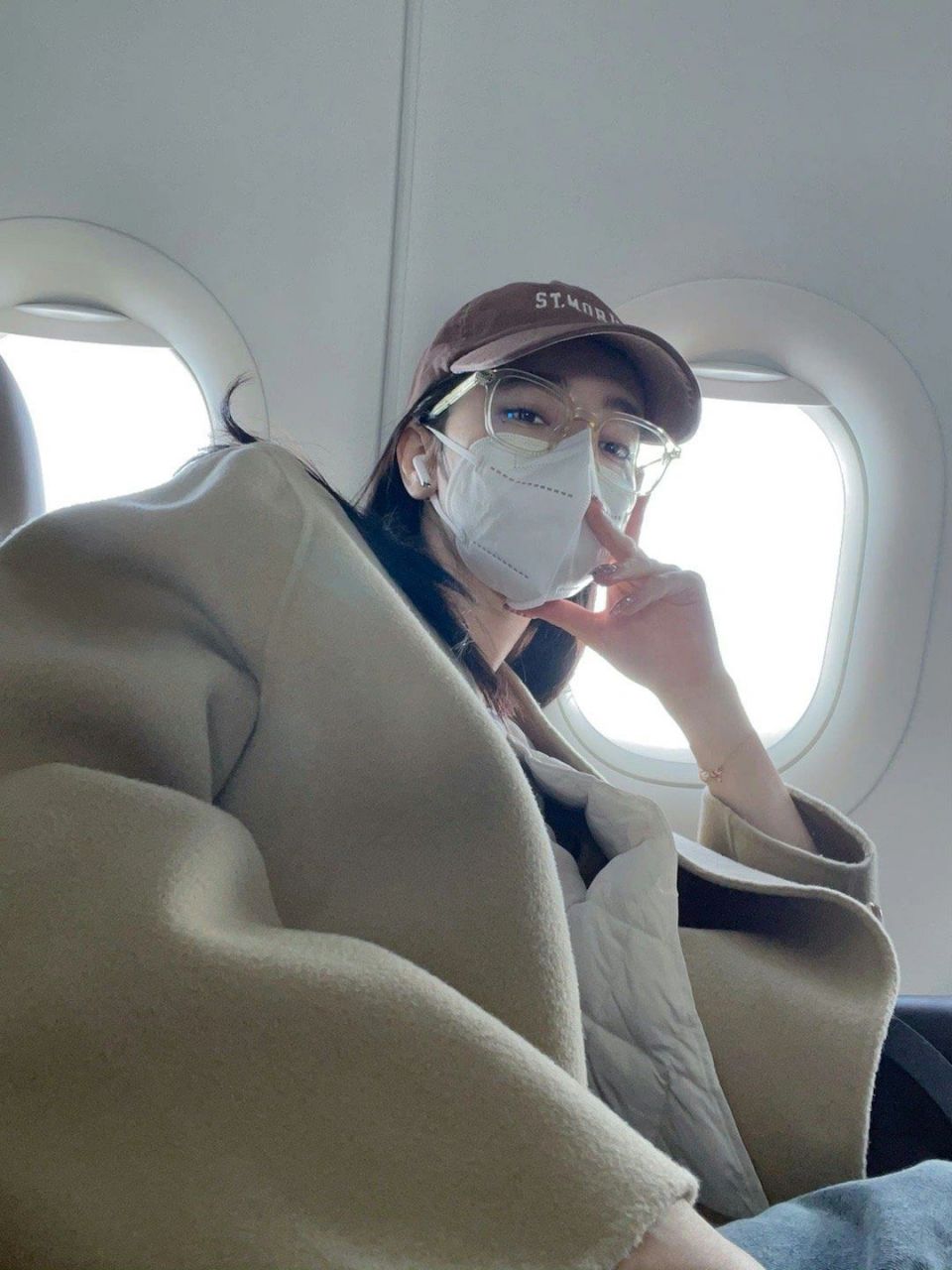 有被迪丽热巴的美甲惊到 大拇指好长!好亮!好闪!