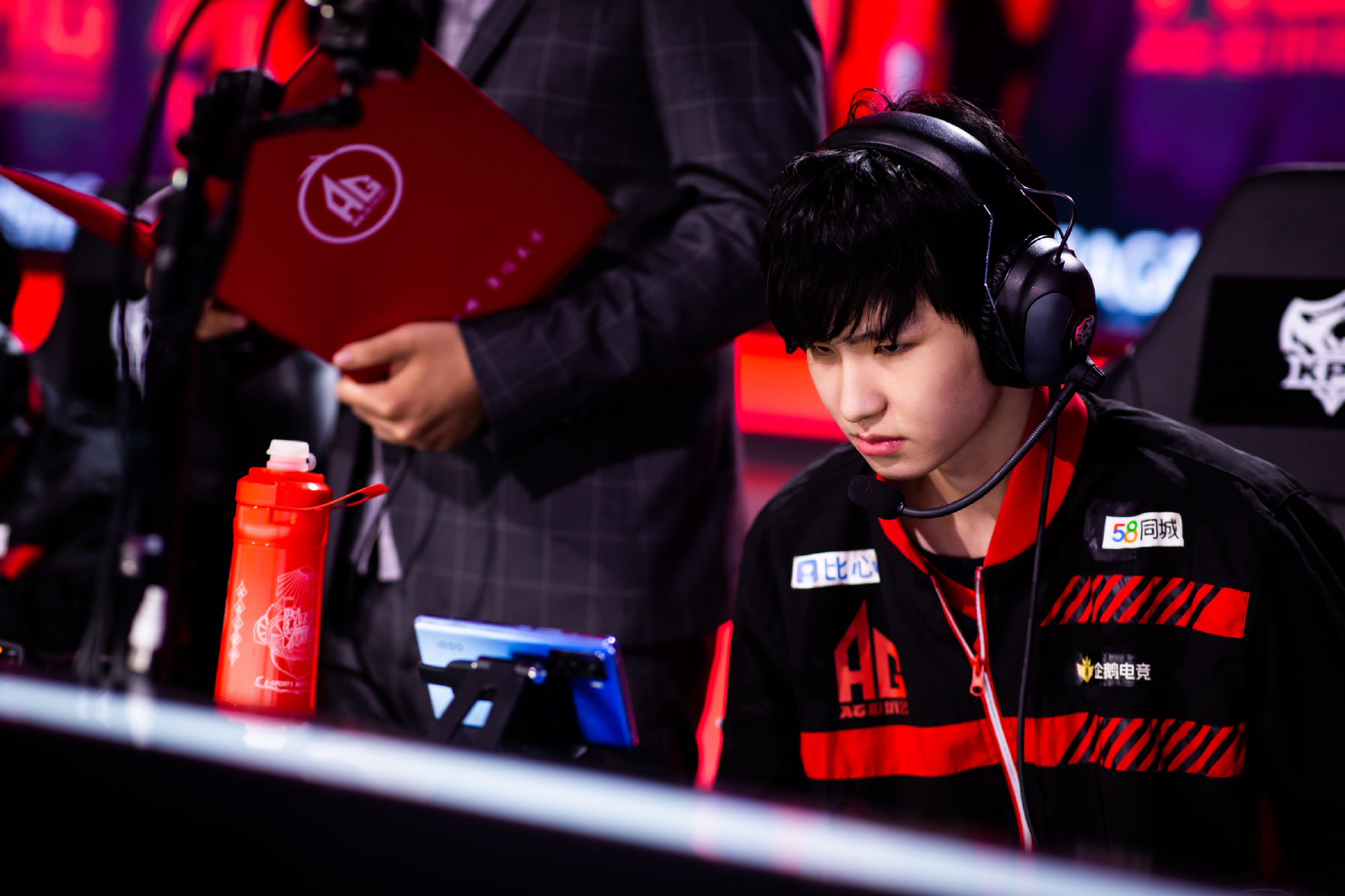 ag一诺堪称英雄海,这赛季共用21个英雄,战边是季后赛"大杀招"