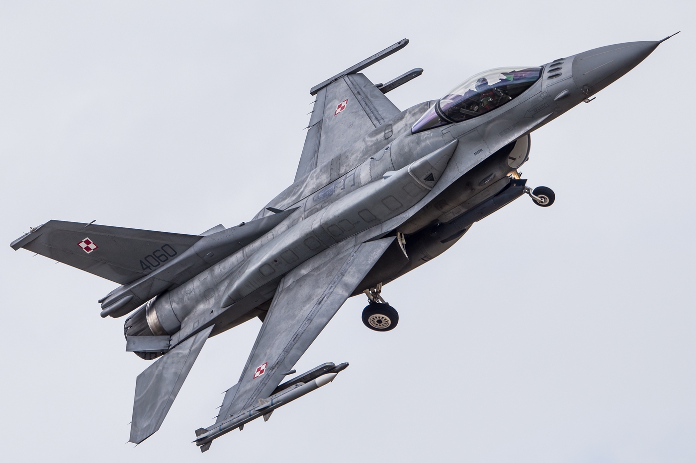 乌军要被打崩溃了?泽连斯基还在欧洲求援,俄军突然加大攻势