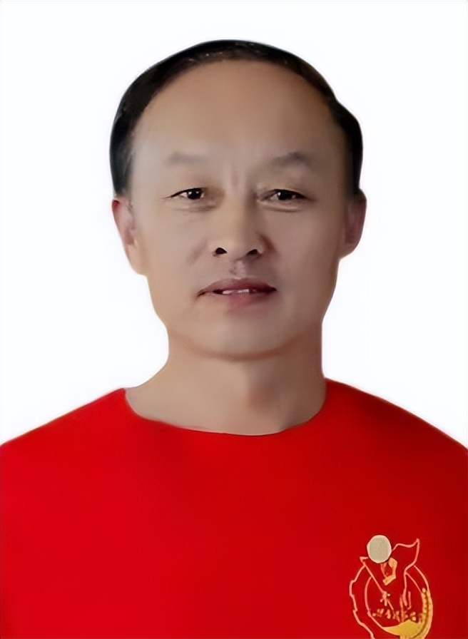 文化部原副部长潘震宙为书法家李新华在北京书画精英作品展上颁奖