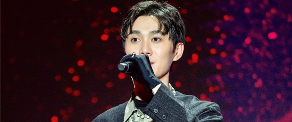 90后歌手裘德现身硬地围炉夜 《颁奖的时候我要缺席》获年度十大专辑